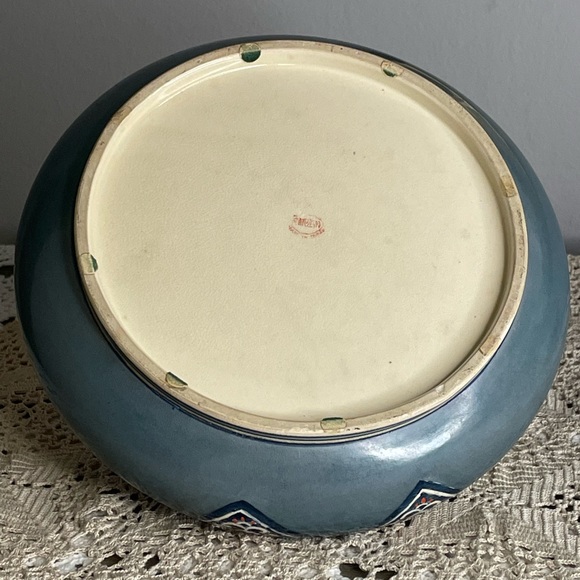 Beautifully Crazed Squat Imari Vase - Picture 8 of 8